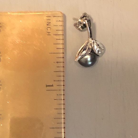 14K Maui Divers Black Tahitian Pearl Earrings - Picture 3 of 7